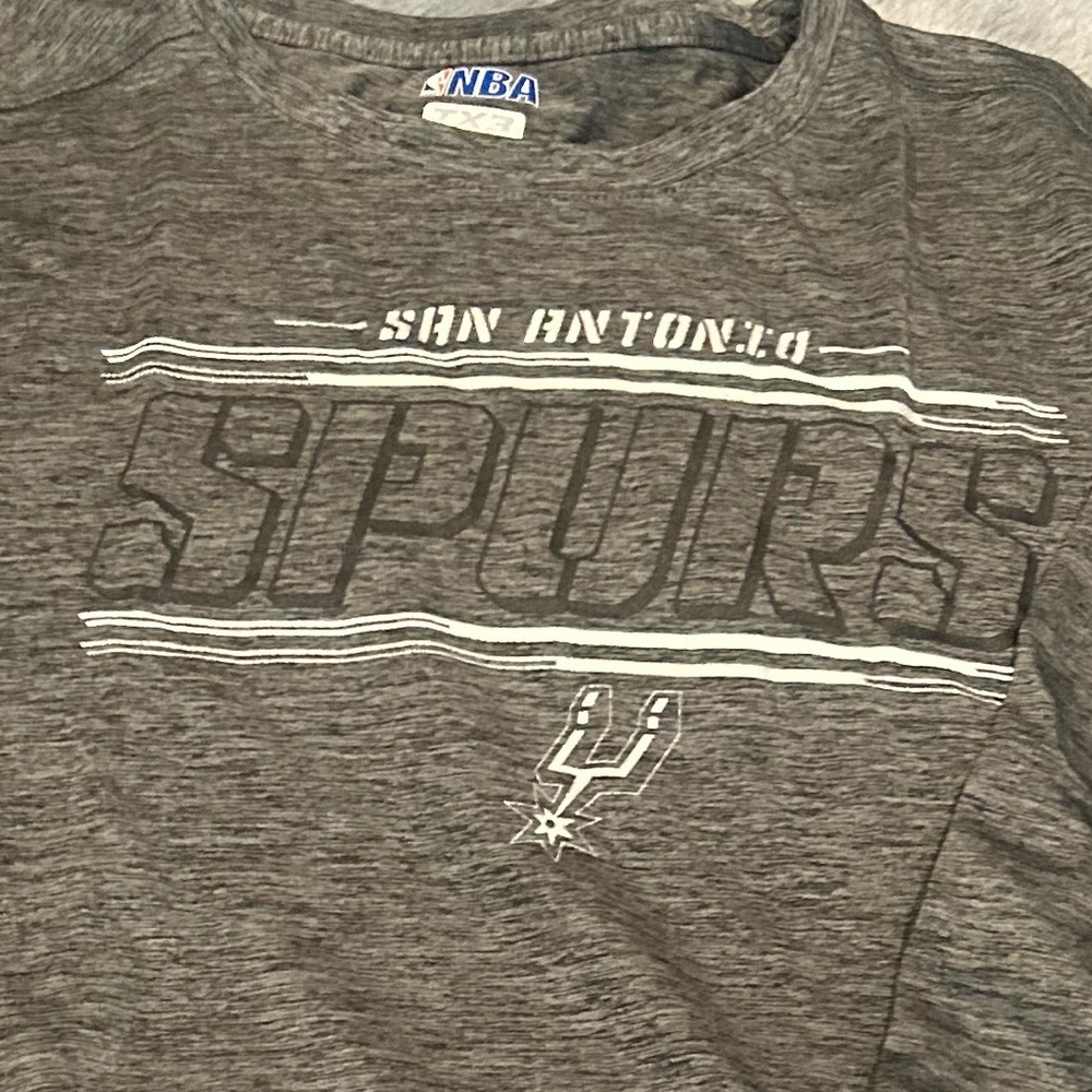 Long sleeve Spurs NBA Shirt Size Medium